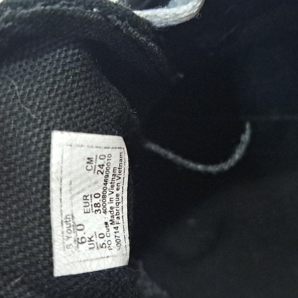 Classic Van's tennis skate shoes - size 6 youth - black and white - Picture 6 of 8